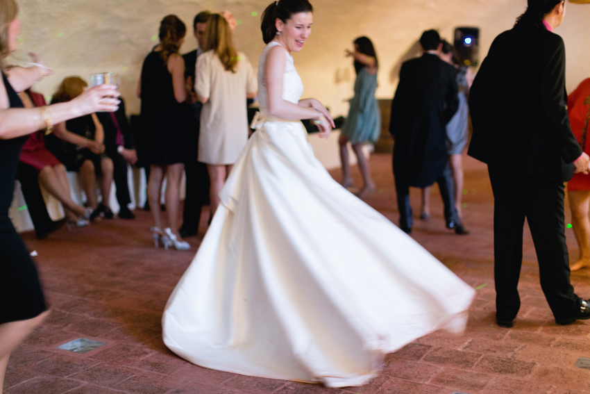 Vestido de la novia en movimiento, fotógrafo de bodas en Ciudad Real